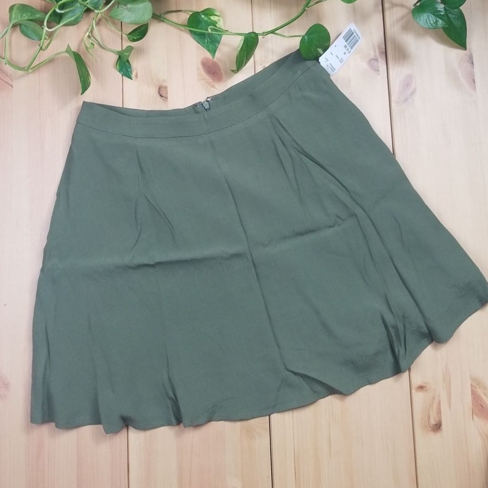 ☃NWT Forever 21 green mini skirt